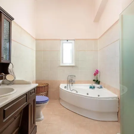 Ferienhaus Mit Privatpool Fuer 7 Personen Ca 200 Qm In Damatria, Dodekanes Rhodos *